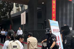 麦卡文尼：桑乔放在以前会在更衣室里挨揍，只有伊布能管住博格巴